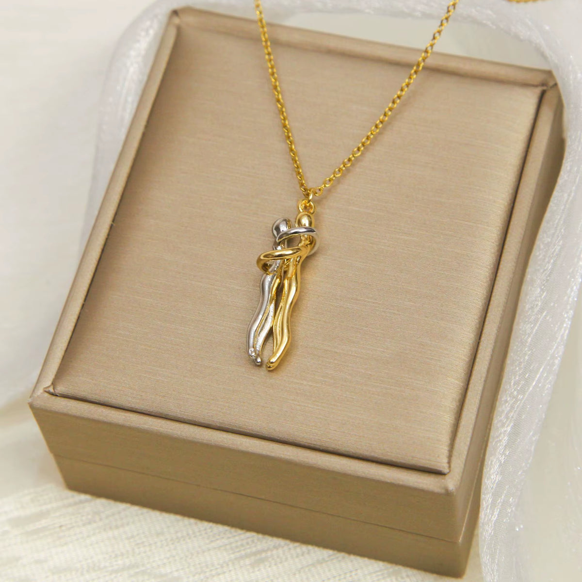 Stainless Steel Couple Hugging Pendant Necklace for Women Men Silver Color Love Chain Good Friend Gifts Fashion Jewelry